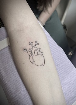 Smartattoo , tatuaggi , tatuaggio , tatuaggi bologna , tatuaggio bologna , fineline , handpoke , cuore , amore , heart