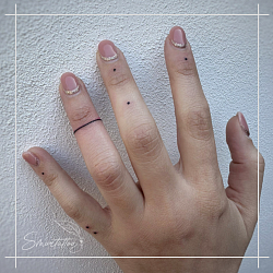 Smartattoo , tatuaggi , tatuaggio , tatuaggi bologna , tatuaggio bologna , fineline , handpoke  , sottili  , crazy , sfumato ,  dita , finger , passione